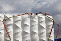 02_Le fasi di completamento del rivestimento esterno dell’Arena del Basket. 
Credit London 2012