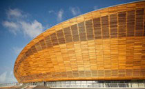 21_Il rivestimento in cedro rosso del volume del Velodromo. Credit London 2012