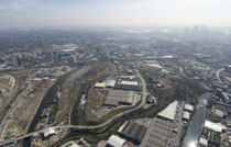 04_Veduta aerea del sito dove sorgerà lo Stadio che mostra l’area industriale dismessa prima delle operazioni di demolizione e bonifica. Credit London 2012