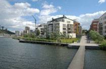 Stoccolma, Hammarby Sjöstad, il fronte acqueo visto dall’isola artificiale